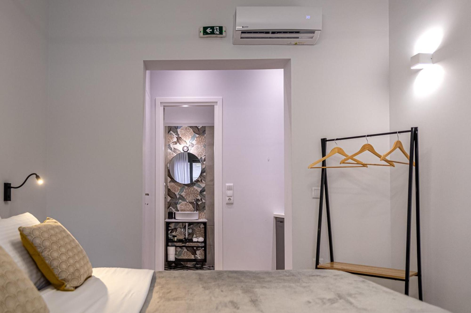 Phaedrus Living: The Nine Muses Clio Apartment Athena Bagian luar foto