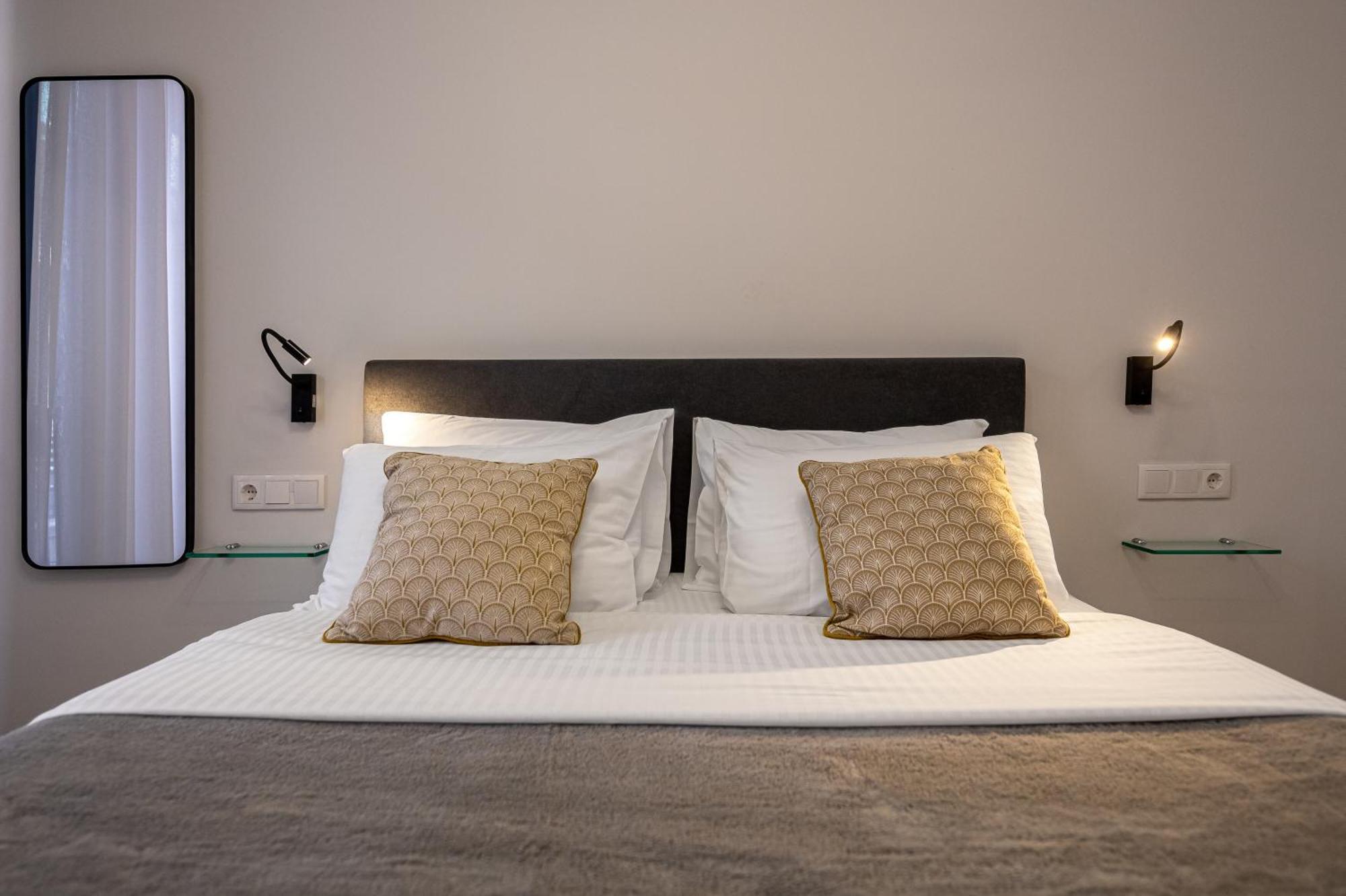 Phaedrus Living: The Nine Muses Clio Apartment Athena Bagian luar foto