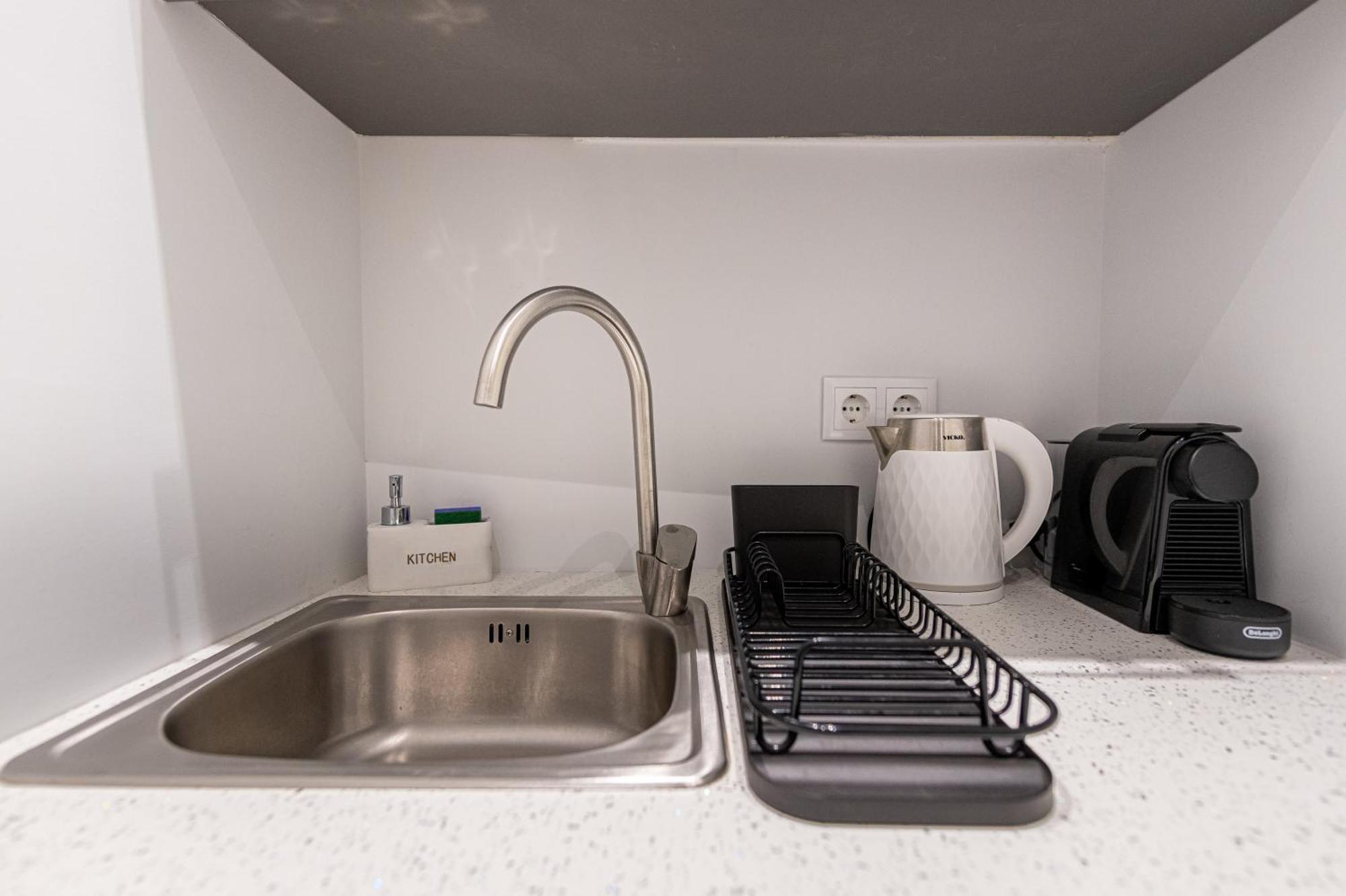 Phaedrus Living: The Nine Muses Clio Apartment Athena Bagian luar foto